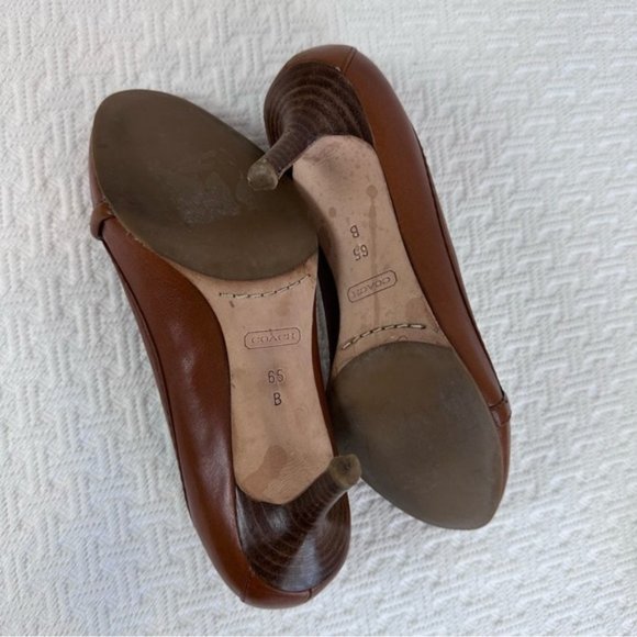 [SOLD] COACH Brown Leather Metallic Buckle Detail Preppy Heels / Pumps size 6.5 - Picture 9 of 13